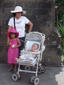 ibu-bianca-benaia-tanah-lot