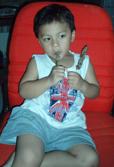 benaia-makan-sate-padang