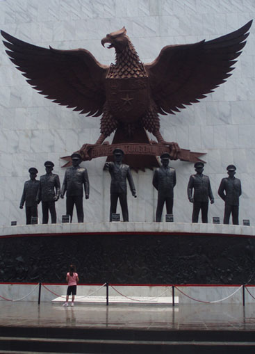 bianca-at-monumen-pahlawan-revolusi