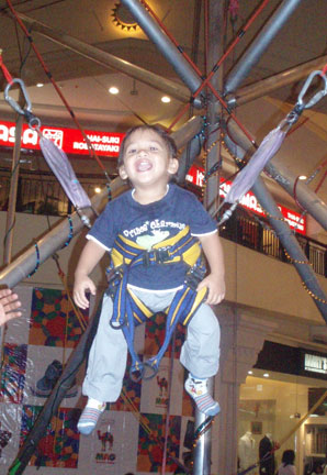 benezra-on-trampoline3